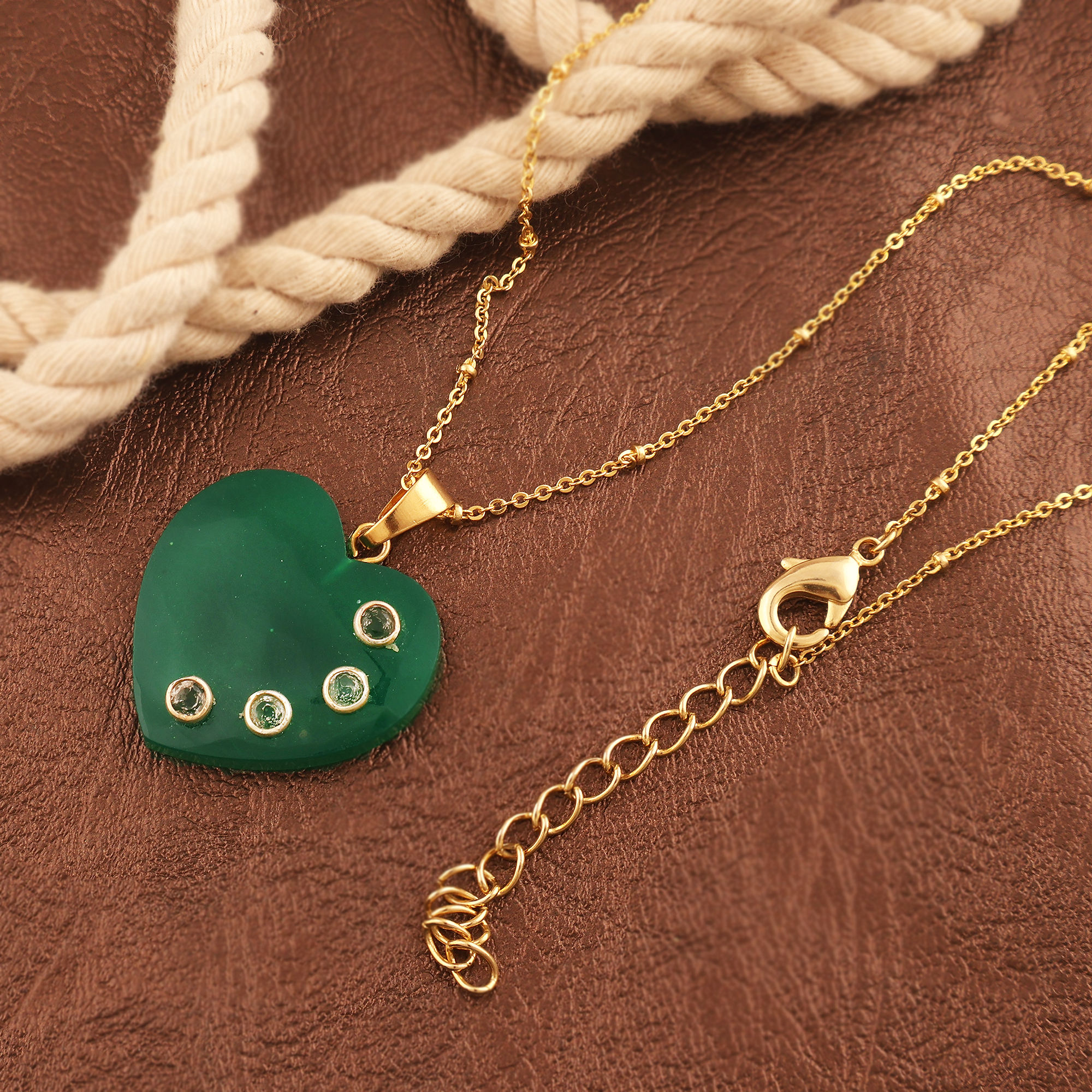 สีเขียว &amp; สีขาว