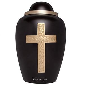 Urne funéraire pour cendres en laiton massif artisanal, unique, avec gravure en forme de croix, pour adultes, magnifique travail de gravure sur les urnes métalliques - Product Image 5