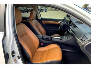 2024 Premium CT200h Hybride Style Japonais, Berline à hayon, Conduite à gauche, Moteur automatique 4L, Sièges en cuir et Caméra de recul - Product Image 4