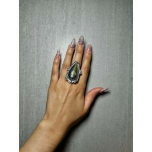 Anillo Ajustable de Plata de Ley y Turquesa Navajo Black Jack, Hecho de Acero Inoxidable con Incrustaciones, para Regalo - Product Image 5