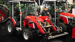 Tracteur à roues Massey Ferguson GC2400 4x4 chargeur 50hp 60hp 4WD 4x4 équipement de machine agricole avec chargeur frontal tracteurs d'occasion - Product Image 3