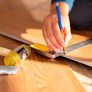 Suelo impermeable SPC de núcleo rígido de PVC vinílico con sistema de clic Unilin de 5 mm y 7 mm, resistente al fuego, para oficinas comerciales y viviendas. - Product Image 6