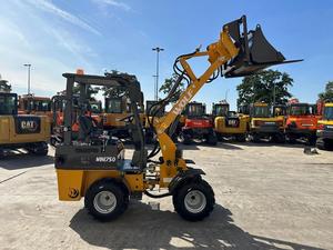 Livraison Gratuite Mini Chargeuse Frontale Compacte 750, Diesel 25 CV, Charge Nominale 600 kg, Godet 1 250 mm et Attache Rapide Hydraulique Euro - Product Image 5