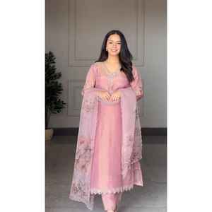 Conjunto de Kurta para Mujer, Diseño de Diseñador, Crepé Natural Pesado con Bordado de Lentejuelas, Corte Regular, Dupatta Elegante Reversible, Casual para Todas las Temporadas - Product Image 3