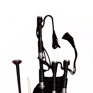 Cornemuse écossaise traditionnelle avec un design de tartan Royal Stewart et des montures en argent nickel - Product Image 3