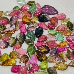 Pierres précieuses Mehrajudin : Tourmaline naturelle multicolore sculptée en forme de feuille, taille 7-8mm, traitement par cirage/huile, pierres brutes de tiers - Product Image 4