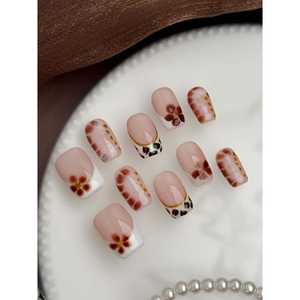 Autocollants pour ongles Caramel Blossom Press on Nail, élégants et durables, pour un nail art raffiné - Product Image 2