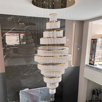Lustre en cristal multi-niveaux de luxe sur mesure à hauteur réglable pour salon et escalier, idéal pour projets de villas contemporaines européennes