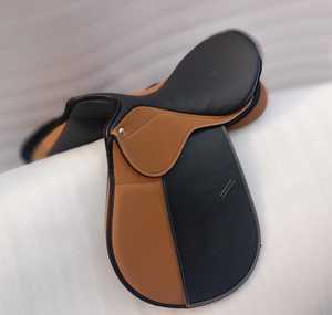 Ensemble de selle de saut de qualité supérieure Selle colorée avec arbre en plastique incassable avec sangle et sangles d'étrier - Product Image 2