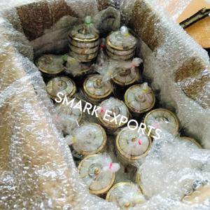 Caja de Sindoor de Latón Impermeable Hecha a Mano con Elegantes Detalles de Nácar para Guardar Polvo de Vermilion, Rituales Religiosos Indios - Product Image 6