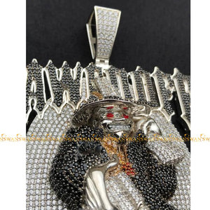 Colgante Hip Hop Personalizado Iced Out By Round Brilliant Cut Moissanite Diamantes En 10kt Oro Blanco En VVS Claridad - Product Image 5