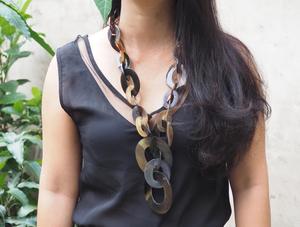 Collier de luxe en corne de buffle fait à la main, bijoux naturels et durables pour femmes, haute qualité - Product Image 6