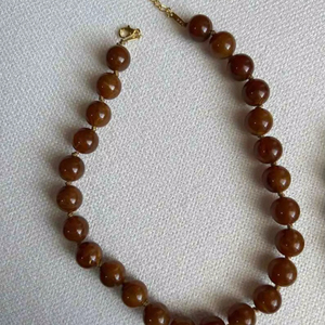 Collier en résine, accessoire de bijouterie audacieux et accrocheur pour les amateurs de mode moderne, haute qualité - Product Image 1