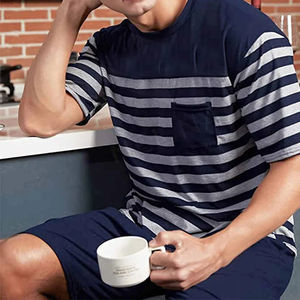 Conjunto de Dos Piezas para Hombre, Camiseta de Manga Corta con Cuello Redondo y Pantalones Cortos, Estilo Veraniego, con Logotipo Personalizado - Product Image 5