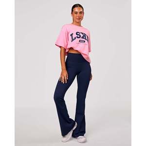 Camiseta Oversize Varsity EST de Peso Pesado - Rosa Rosado con Logotipo Frontal Azul Marino Future - Product Image 6