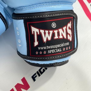 Gants de boxe Muay Thai Twins Sky Blue Training Gear à vendre, qualité supérieure, rembourrage doux, absorbant la transpiration, sac de frappe martial - Product Image 4