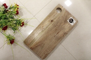 Planche à découper en bois de manguier écologique de qualité supérieure avec trou de suspension de taille personnalisée facile à nettoyer Design traditionnel bas prix fabriqué à la main - Product Image 3