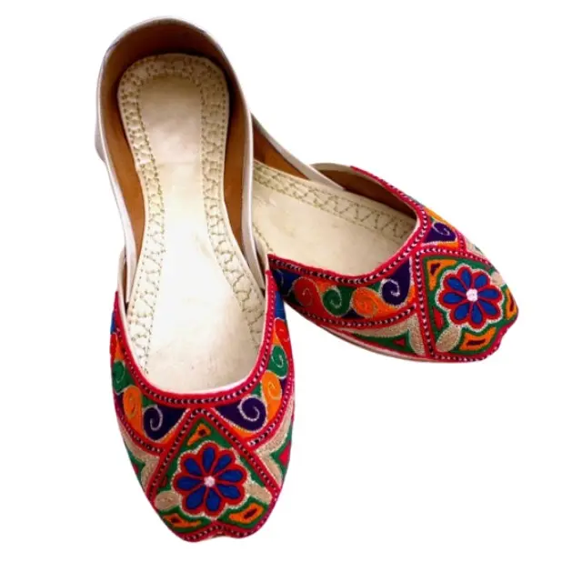 Bas quantité minimale de commande femmes chaussures léger Jutti raisonnable multicolore Khussa avec un nouveau Look élégant Khussa à la mode femmes Khussa