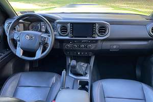 Toyota Tacoma TRD Pro 2022 en Subasta, Doble Cabina, 4x4, Transmisión Manual de 6 Velocidades, Motor V6, Color Verde Lima Metálico, Sin Modificaciones - Product Image 5