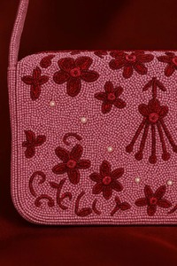 Sac à bandoulière brodé de perles roses de style bohème de qualité export pour l'été, la plage et les vacances, disponible au meilleur prix - Product Image 3