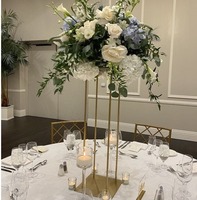 Pièce maîtresse de mariage en fer à arrangement floral exquis de vente chaude pour un décor de banquet de réception élégant et luxueux