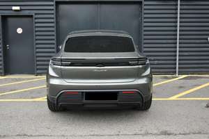 SUV Compacto de Lujo Usado 2024, Transmisión Automática, Portaequipajes Metálico, Asientos de Cuero, Características Interiores Premium - Product Image 2