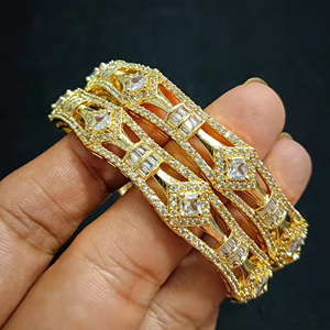 BRAZALETES DE ESTILO CLÁSICO DE DIAMANTE AMERICANO BRAZALETES CHAPADOS EN PLATA TRADICIONALES Y DE MODA Y ZIRCON CUBIC PARA MUJERES Y NIÑAS - Product Image 1