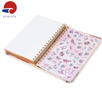 Organiseur personnalisé à spirale avec impression, bords dorés, couverture rigide, reliure spirale dorée et intercalaires.