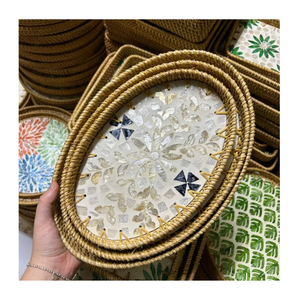 Plateau de service en rotin avec incrustation de nacre, plateau décoratif en osier - Product Image 1