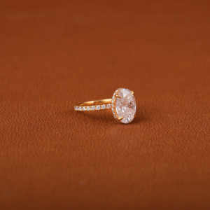 Anillo de compromiso de diamante cultivado en laboratorio de corte ovalado, anillo de estilo clásico chapado en oro amarillo de 14KT con certificación IGI brillante glamorosa - Product Image 3