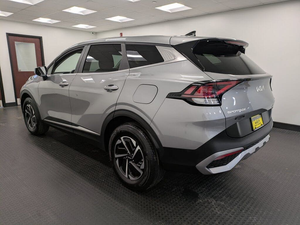 Hybrid Sportage LX AWD Automatique 2025 Gris Propre avec Sièges en Cuir, Système de Navigation, Démarrage à Distance, Conduite à Gauche, Intérieur Sombre - Product Image 3