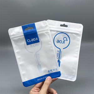 Bolsa de Mylar con Cierre Ziplock, Personalizada de Fábrica, con Impresión, Resellable, de Plástico, con Sellado de 3 Lados, Orificio para Colgar Cables Electrónicos y Ventana Transparente - Product Image 6