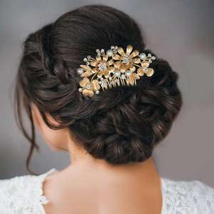 Tip Top Fashion Broche de pelo floral de piedra austriaca chapada en oro 1502095B Hecho de aleación de zinc duradera - Product Image 1