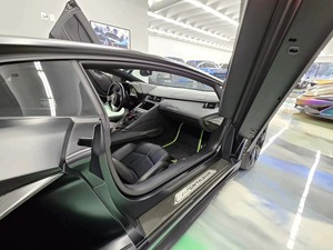 รถยนต์แลมโบกินี อาเวนทาดอร์ LP700-4 คูเป้ ปี 2018 สภาพดีเยี่ยม ใช้งานน้อย สีดำ เกียร์อัตโนมัติ เทอร์โบ ขับเคลื่อนสี่ล้อ เบาะหนังสีอ่อน - Product Image 4