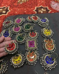 Boucles d'oreilles tribales afghanes faites à la main en multicolore avec triangle traditionnel et forme carrée avec croissant de lune - Product Image 4