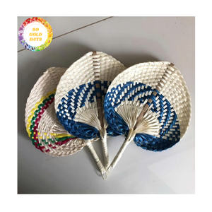 Ventilador de mano de bambú con artesanía tradicional de Vietnam para refrigeración al aire libre, marco de bambú, superficie de hoja de palma adecuada para regalos - Product Image 5