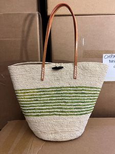 Sac à main d'été en raphia fait main ARTIMADA, poignées longues en cuir, doublure en tissu coton, fermeture à bouton corne, pompon - Product Image 6