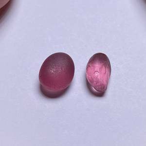 Pierre précieuse naturelle œil de chat rouge grenat de Mahenge, taille poire 8 mm, polie, de haute qualité, provenant de Tanzanie - Product Image 1