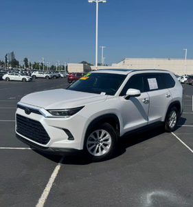 Toyota Highlander XLE 2024 Seminuevo - SUV con Tracción Delantera y Asientos de Cuero - Product Image 1