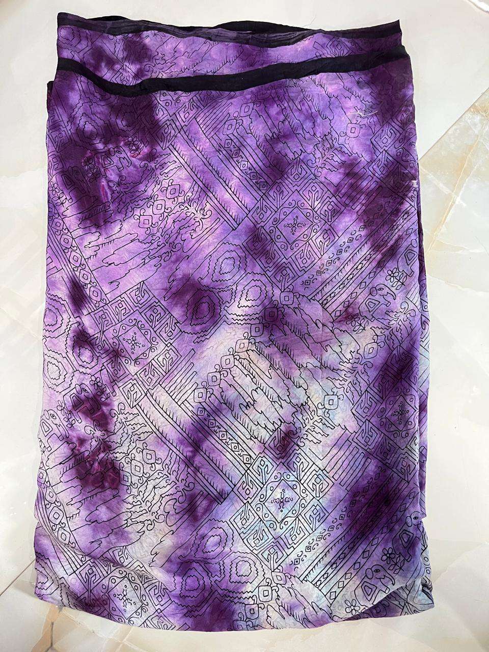 ม่วง, ไวท์ ไทด์ ได