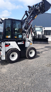 Chargeuse-pelleteuse compacte Hidromek HMK 62 T à moteur diesel 4x4 et chargeuse frontale, haute efficacité opérationnelle, 2000 kg - Product Image 3