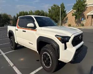 Toyota Tacoma Double Cab d'occasion de haute qualité 2024 - Product Image 1