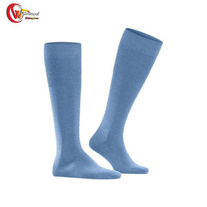 Chaussettes de sport personnalisées OEM Chaussettes de sport antidérapantes, respirantes, à la longueur du genou Chaussettes de sport en vente entière - Product Image 2