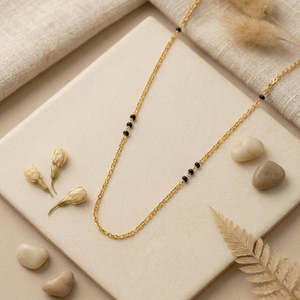 Elegante Collar Mangalsutra de Oro de 9 Quilates, Estilo Religioso - Product Image 1