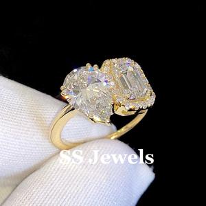 Anillo de compromiso de moissanita de dos piedras, corte esmeralda de pera, plata 925 con chapado en oro amarillo, helado para mujer - Product Image 1