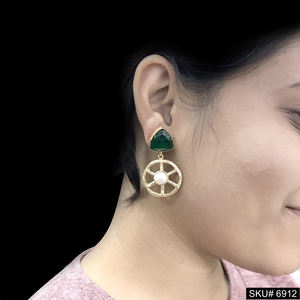 ต่างหูห้อยอัญมณีสีเขียวเครื่องประดับทองเหลืองดีไซน์แบบห้อยชุบทองสำหรับการหมั้นของขวัญสุดทึ่ง - Product Image 1