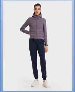 Vêtement de sport d'hiver pour femmes en gros, personnalisé, en tissu non tissé, imprimé, avec poche latérale zippée, capuche, chaud, pour la course à pied, en cuir de mouton - Product Image 4