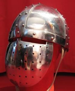 Casco vikingo hecho a mano de acero al carbono 1095 con interior de cuero para la defensa por cuchillos del fabricante - Product Image 3