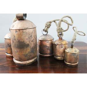 Juego de 5 Campanas de Vaca Harmony, Campanas Vintage con Cuerda de Yute, Acabado en Cobre Antiguo, Decoración para el Hogar de Mango - Product Image 6