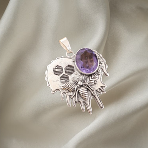 Pendentif artisanal en pierre précieuse Iolite violette en argent sterling 925, bijou tendance pour anniversaire ou cadeau de mariage pour femme - Product Image 5